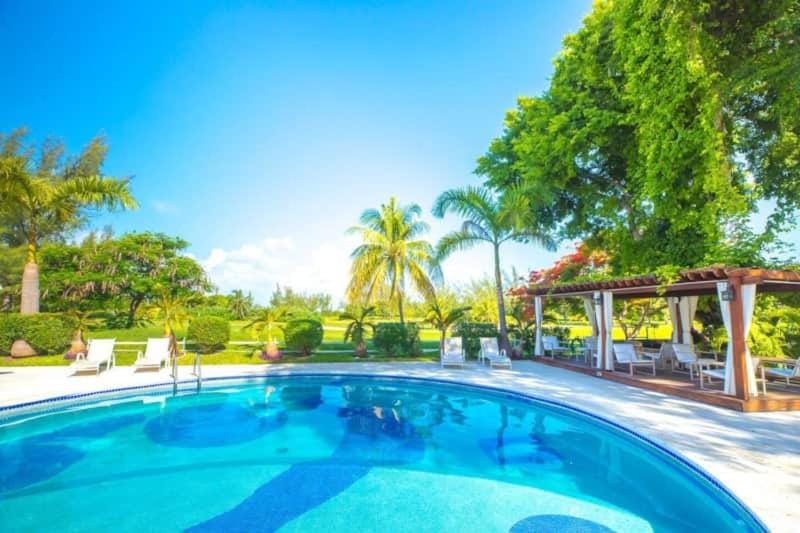 Swimming pool