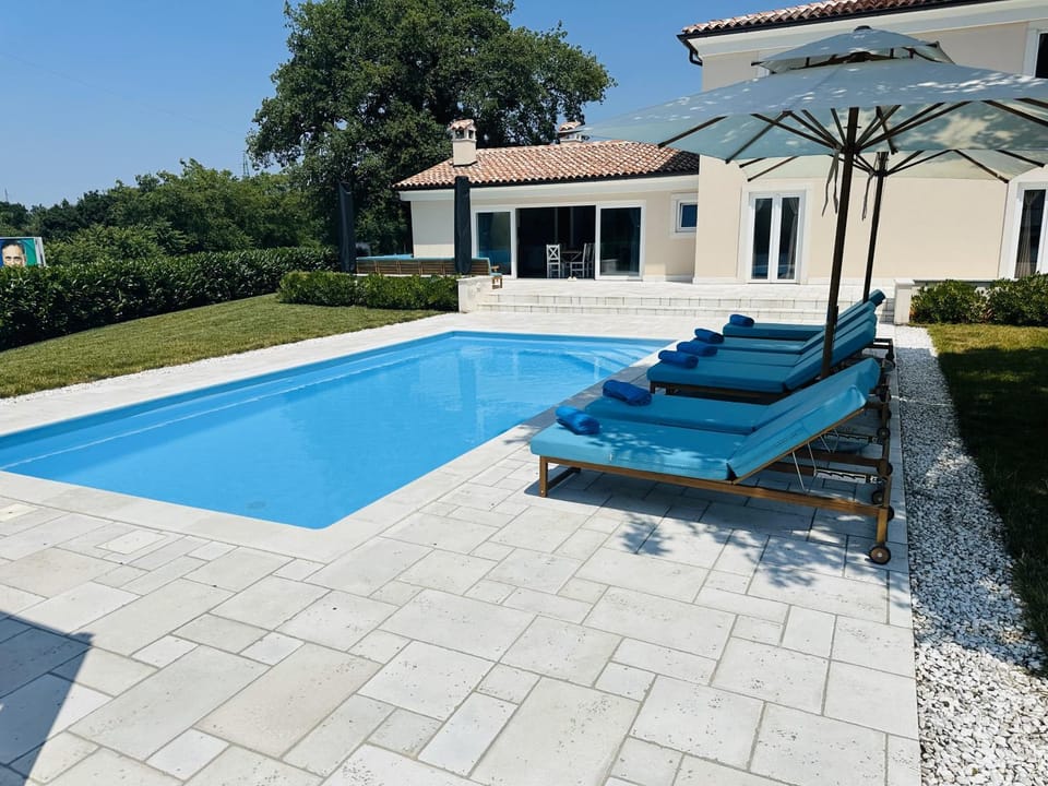 Property building, Day, Garden, Garden view, Pool view, sunbed