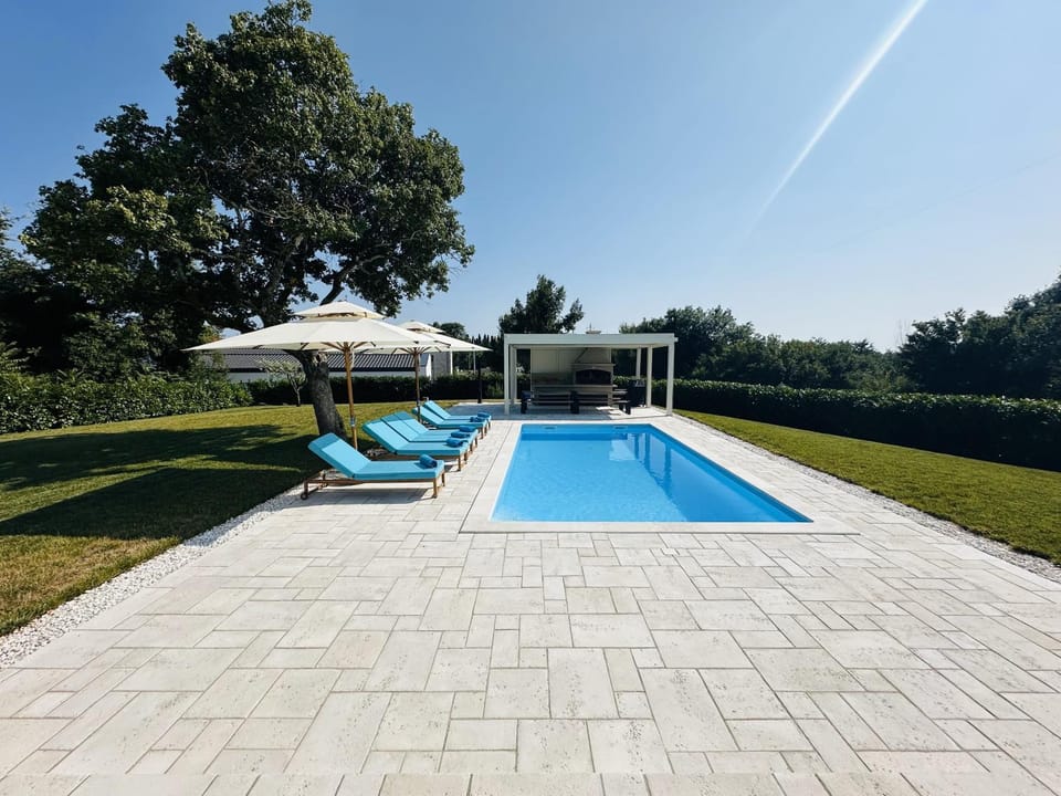 Day, Pool view, Swimming pool, sunbed