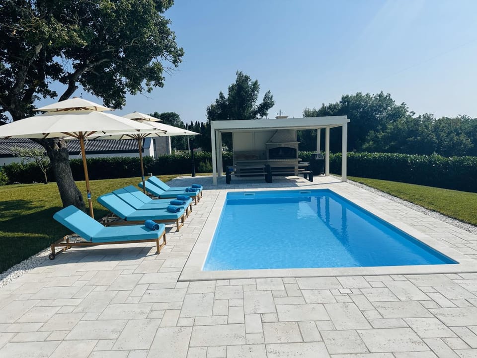 Pool view, Swimming pool, sunbed