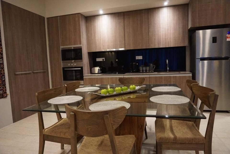 Kitchen or kitchenette, Dining area