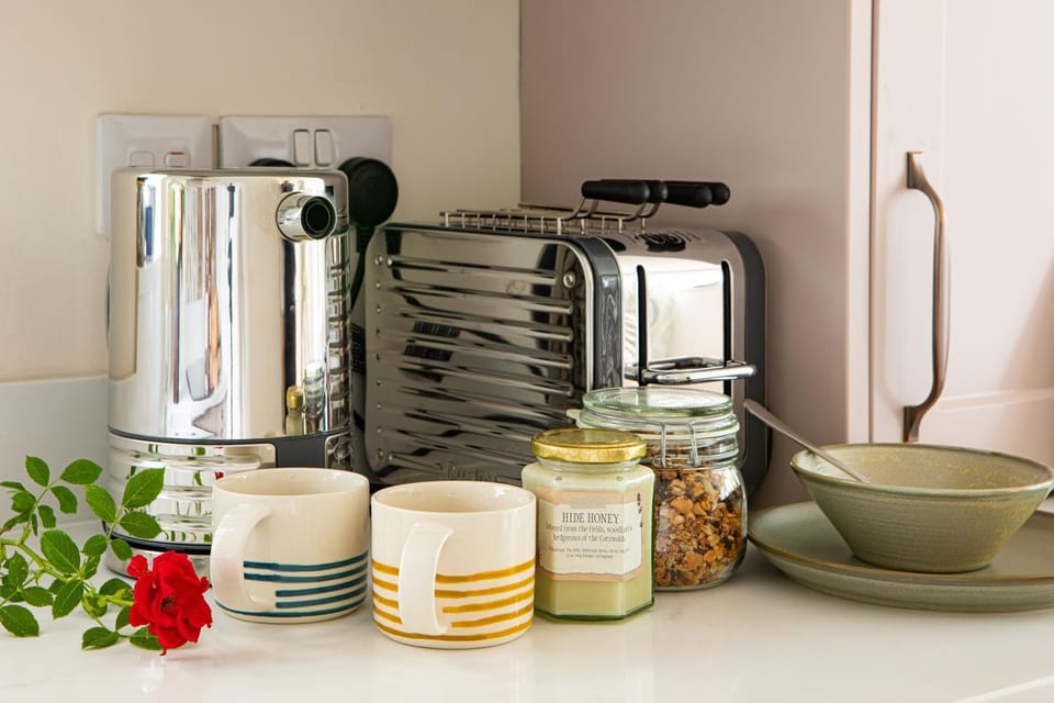 Coffee/tea facilities, toaster