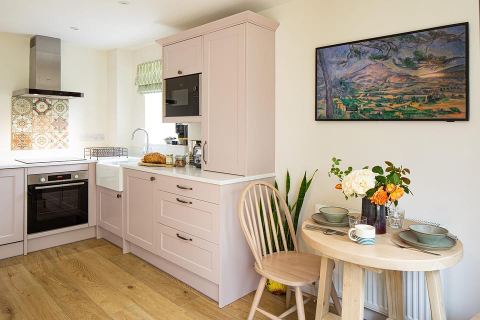 Kitchen or kitchenette, Dining area, oven, stove, toaster