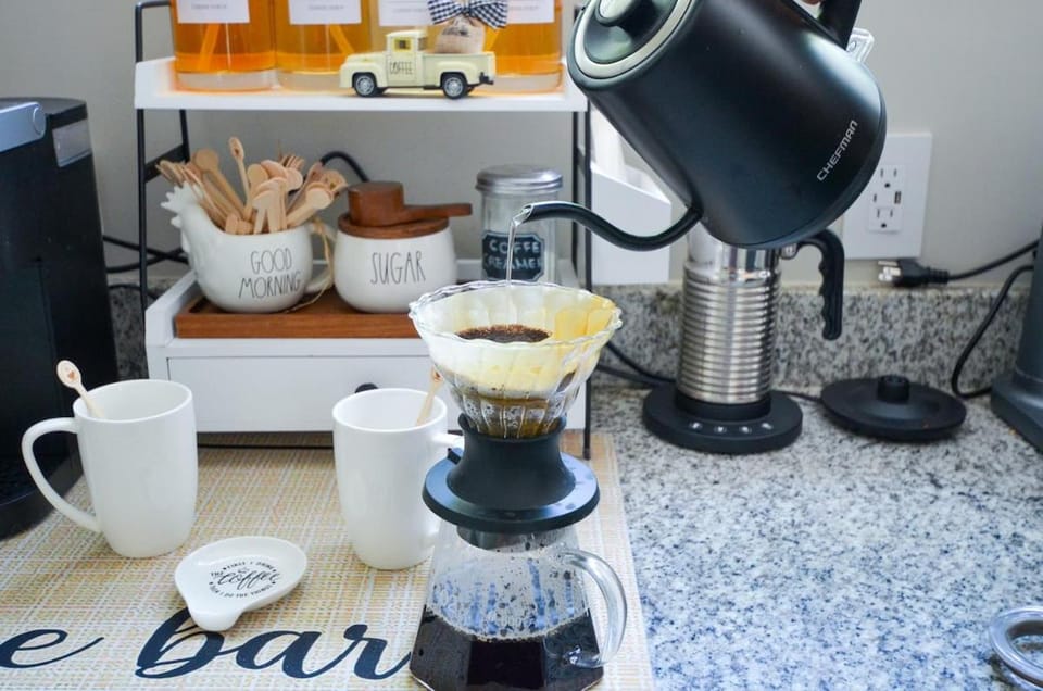 Coffee/tea facilities, Kitchen or kitchenette, Food and drinks