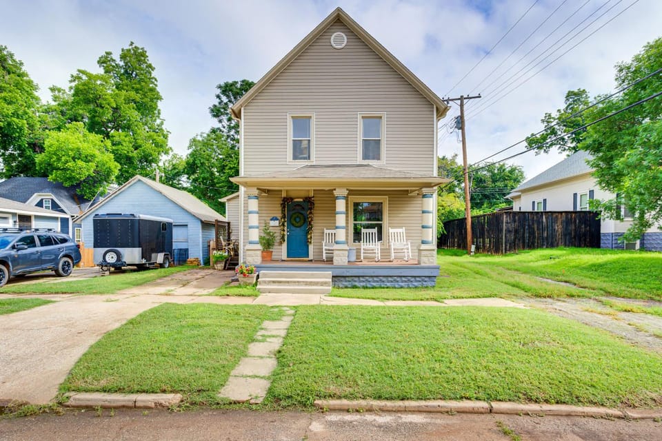 Walk to Downtown: Historic Guthrie Home on Mansur House in Oklahoma
