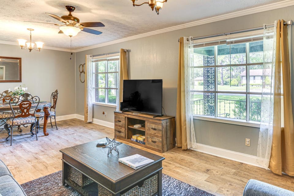 1 Mi to Dtwn Waycross: Home w/ Furnished Porch House in Waycross