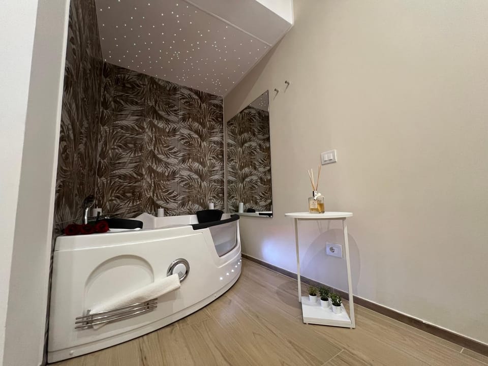 Gianvenuti House Rome - Metro A with Jacuzzi Apartment in Rome