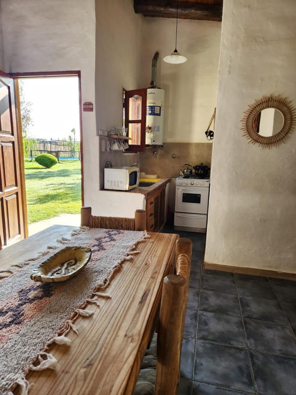 Kitchen or kitchenette, Dining area, oven, stove