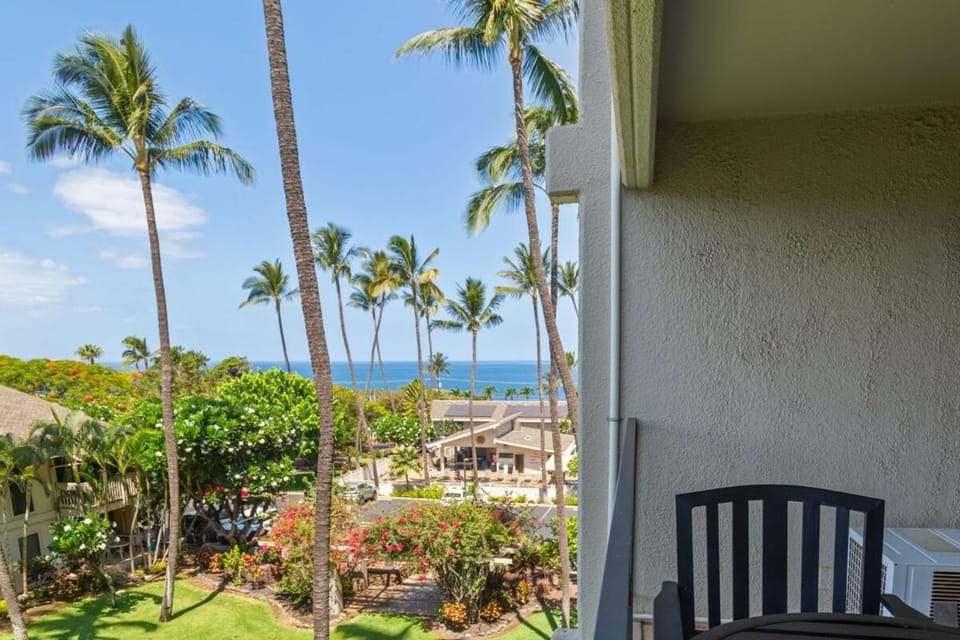 Kihei Akahi C407- Partial ocean view Kihei Condo across from beach Apartment in Wailea