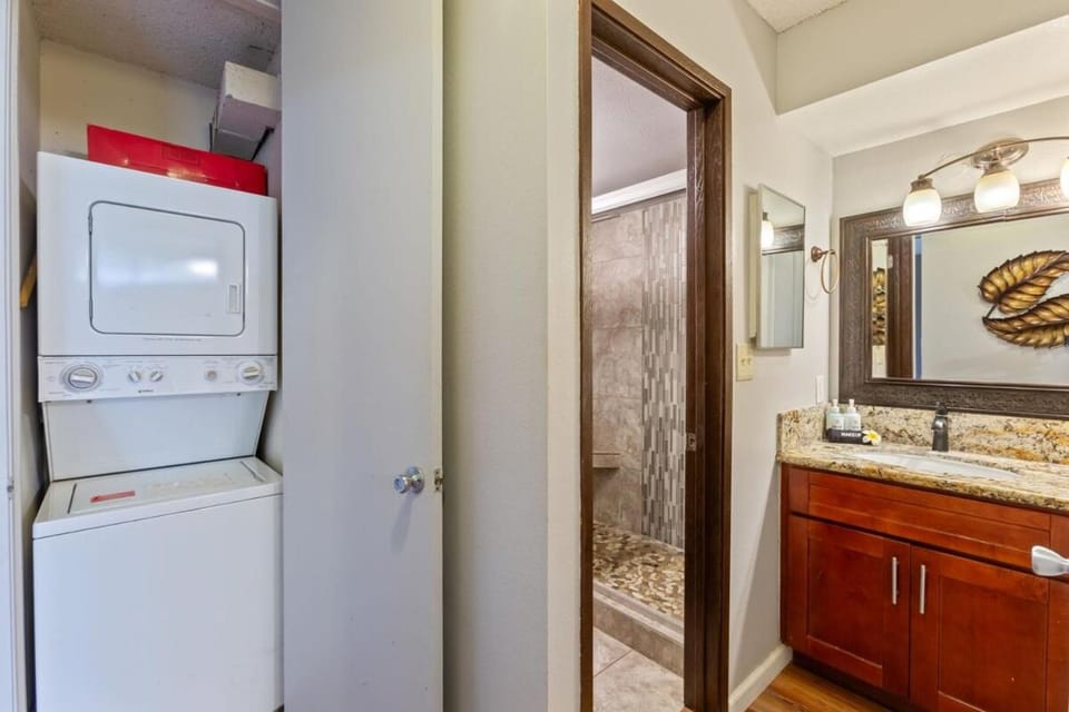 Kihei Akahi C407- Partial ocean view Kihei Condo across from beach Apartment in Wailea