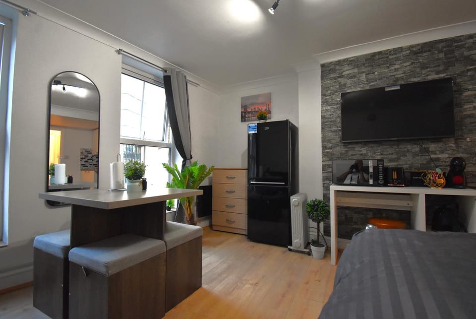 Barbican Studio EC1M central Sleeps 3 Apartment in London Borough of Islington