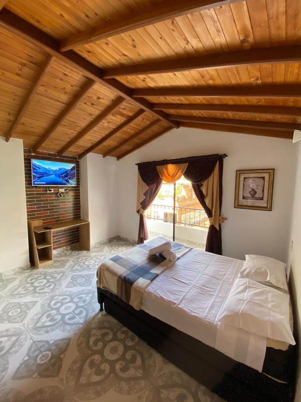 Photo of the whole room, Bedroom