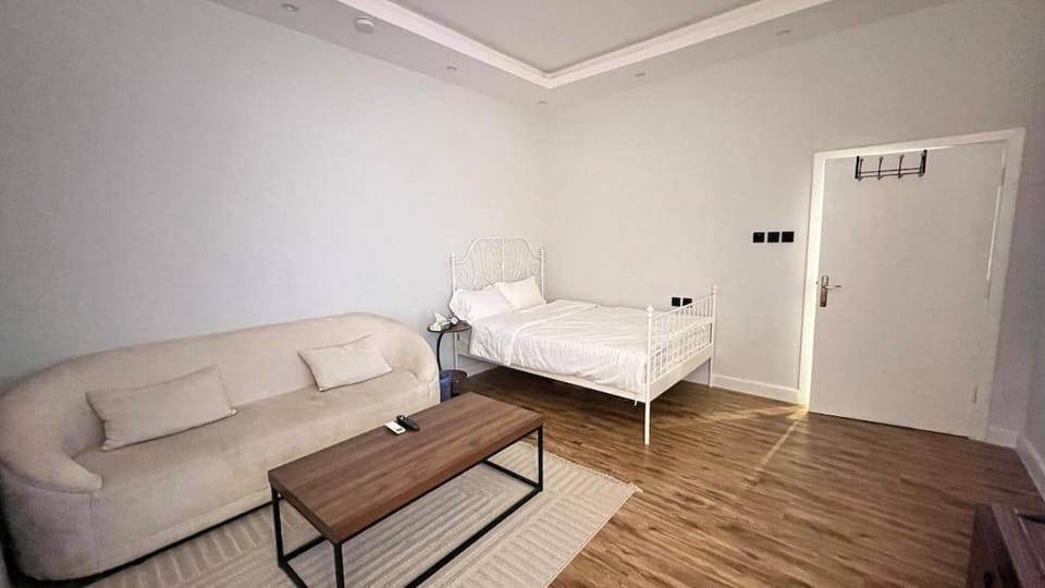 Seating area, Bedroom