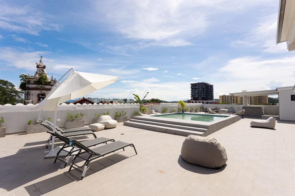 Casco Viejo Loft with Balcony - Rooftop Pool and Gym Apartment in Panama City, Panama