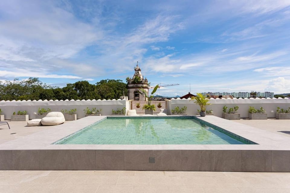 Casco Viejo Loft with Balcony - Rooftop Pool and Gym Apartment in Panama City, Panama