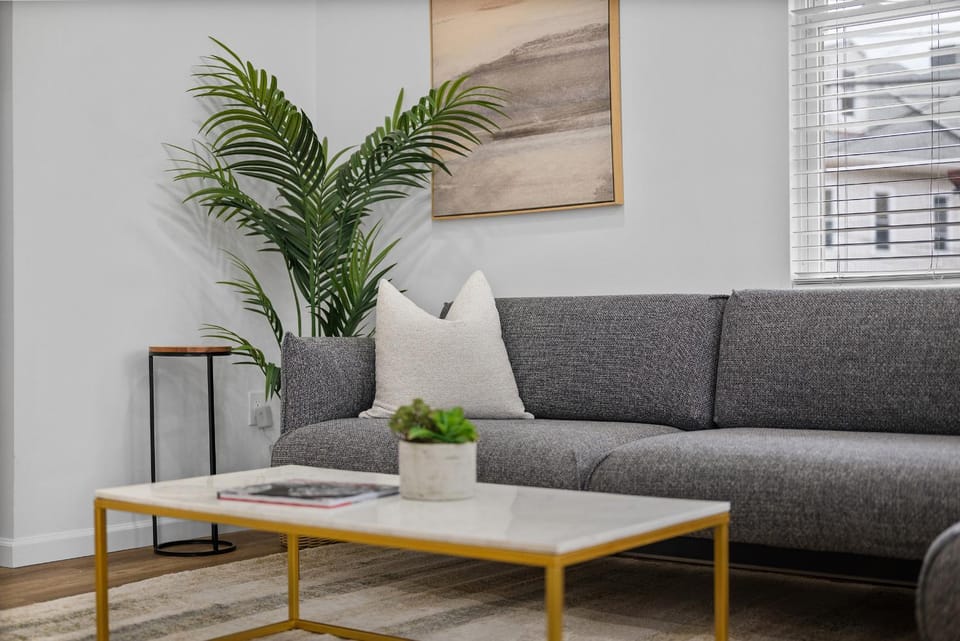 Pittsburgh Spacious and Modern Three Bedroom Apartment with Free Parking Apartment in Pittsburgh