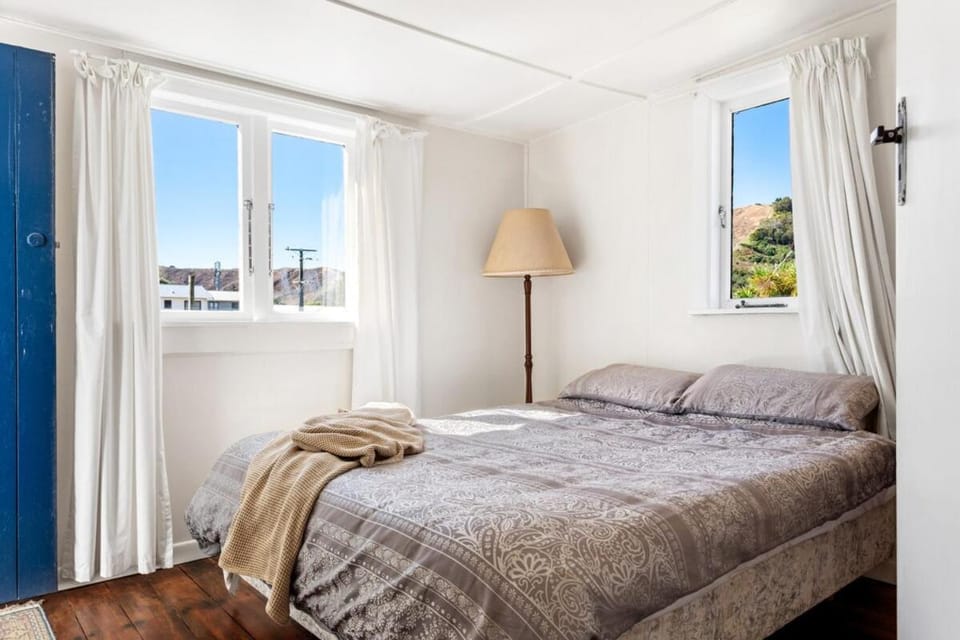 Coastal Comfort Holiday Home 100m to Mahia Beach House in Hawke's Bay