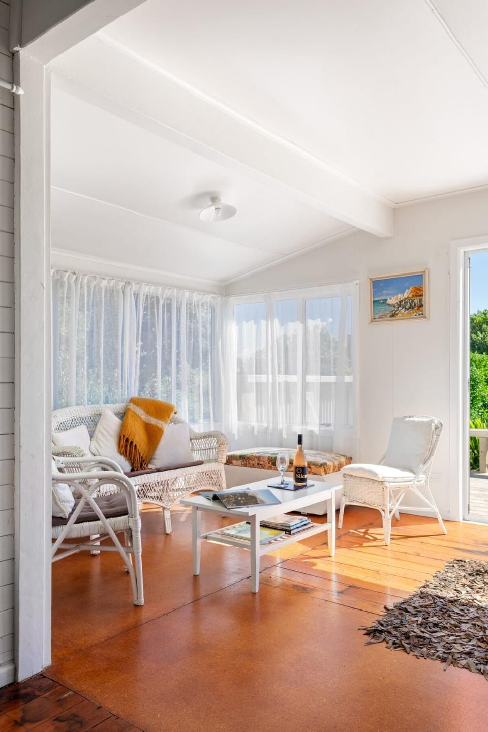 Coastal Comfort Holiday Home 100m to Mahia Beach House in Hawke's Bay