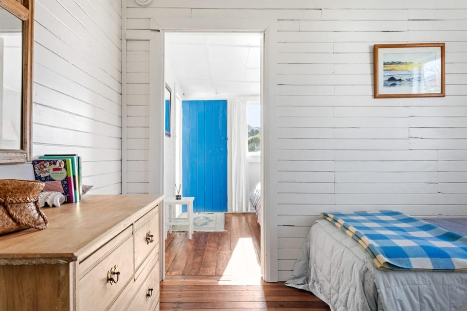 Coastal Comfort Holiday Home 100m to Mahia Beach House in Hawke's Bay