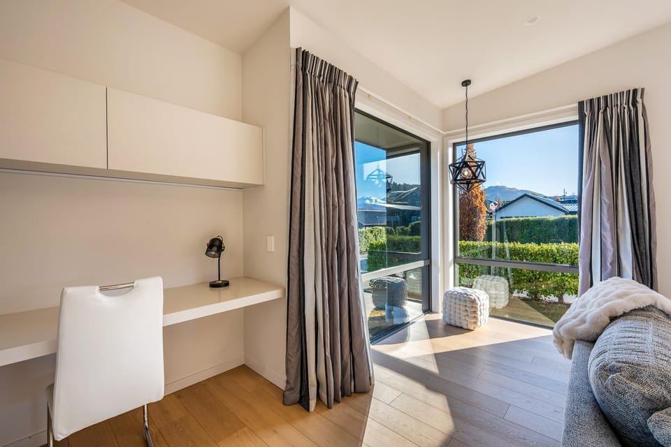 View (from property/room), Seating area, Mountain view