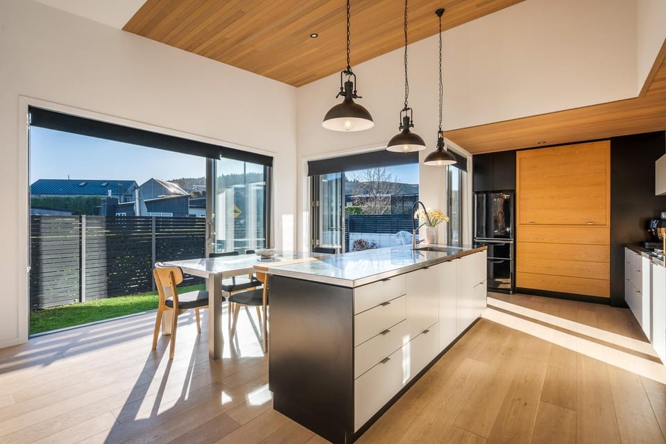 Kitchen or kitchenette, Dining area, dishwasher, oven, pet friendly, stove