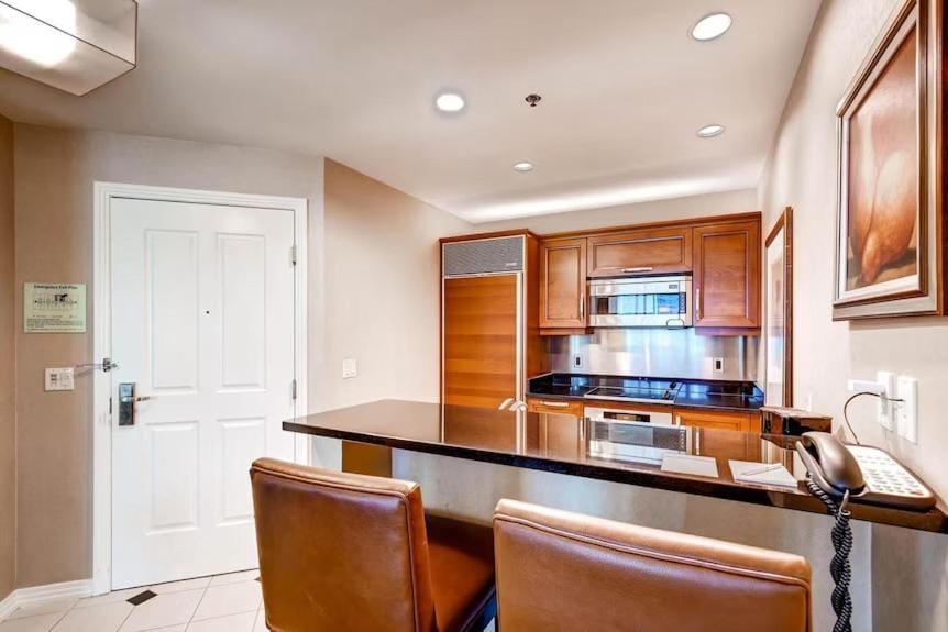 Las Vegas Penthouse with Strip Views - Sleeps 6 - Walk Out Balcony Apartment hotel in Las Vegas Strip