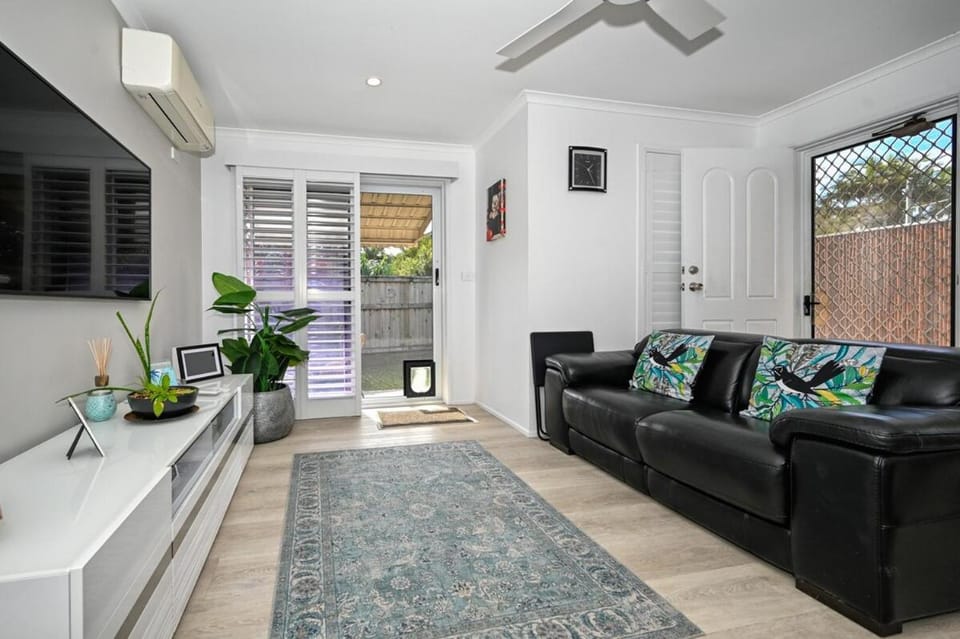 Cosy, Charming, Central Caloundra Getaway Apartment in Golden Beach