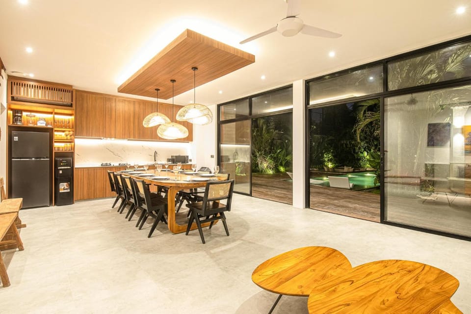 Refined 5BR, AC, Villa, 400m to the Beach House in North Kuta