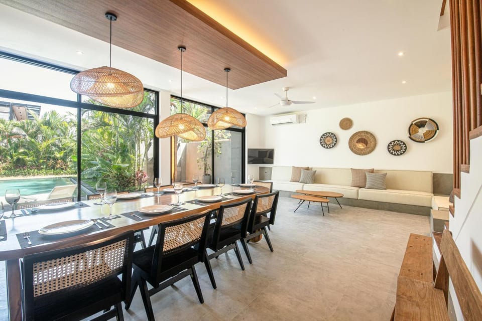 Tropical 5BR Modern Haven 400m to Canggu Waves House in North Kuta