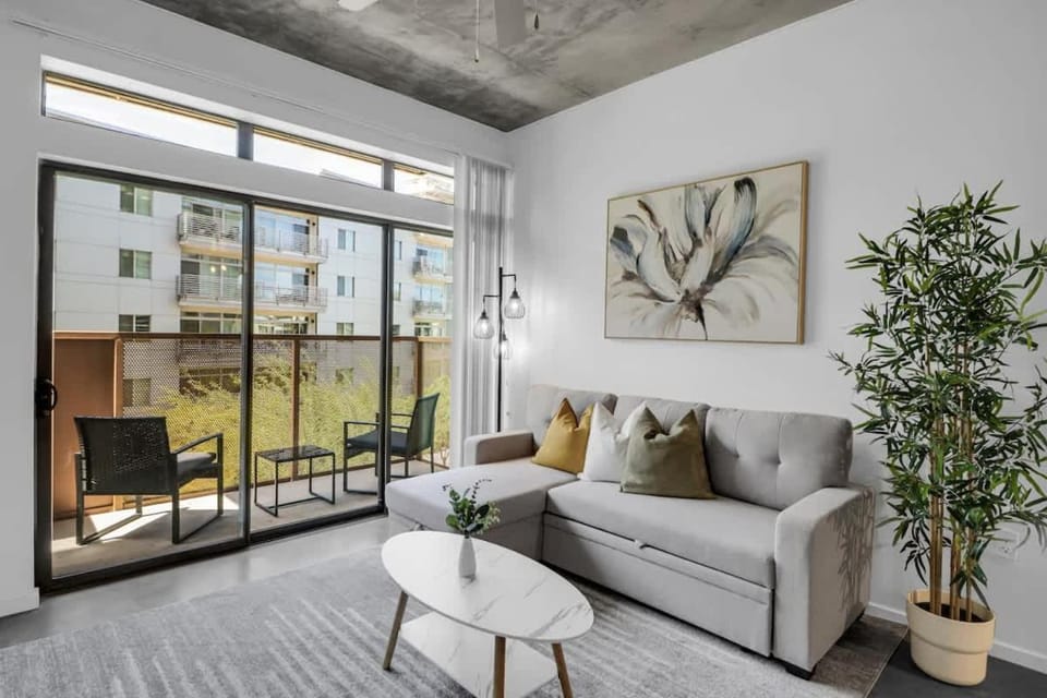 Centric 2BR In HEART of DTPHX Free Garage Parking Apartment in Phoenix