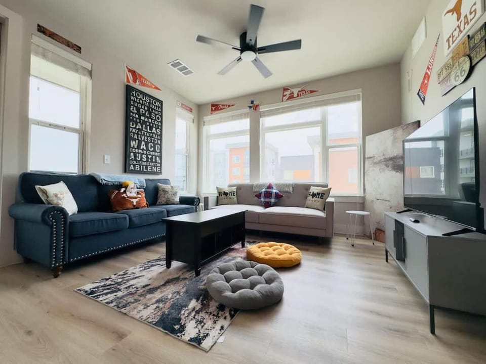 Longhorn Apartment in Austin