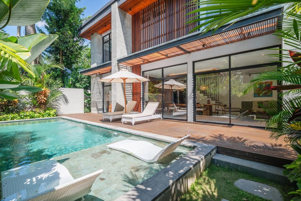 Elegant 5BR Vila in Canggu, AC with water filter House in North Kuta