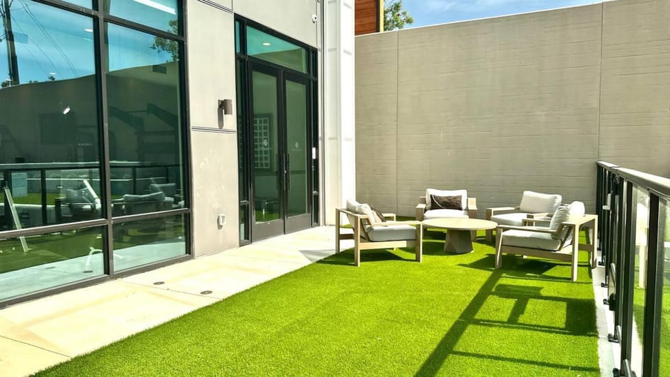 Property building, Patio, Day, Garden, View (from property/room), Balcony/Terrace, Seating area, Garden view