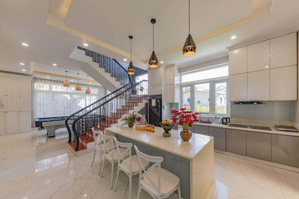 Kitchen or kitchenette, Dining area, minibar