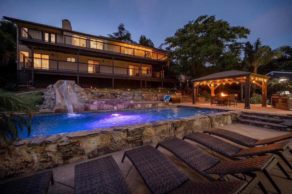 Property building, Patio, Swimming pool