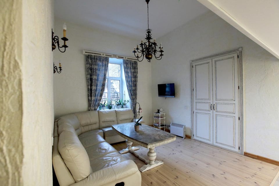 Living room, Photo of the whole room