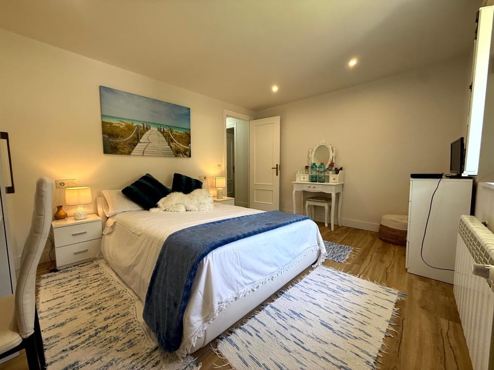 Bed, Photo of the whole room