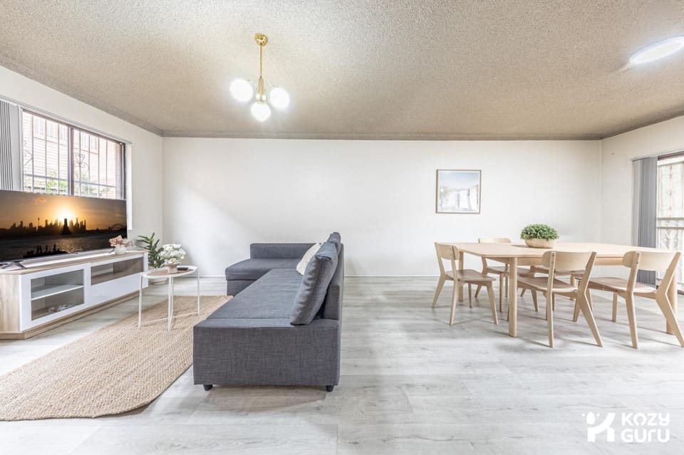 KozyGuru | Cabramatta | Spacious 3BR Townhouse House in Sydney