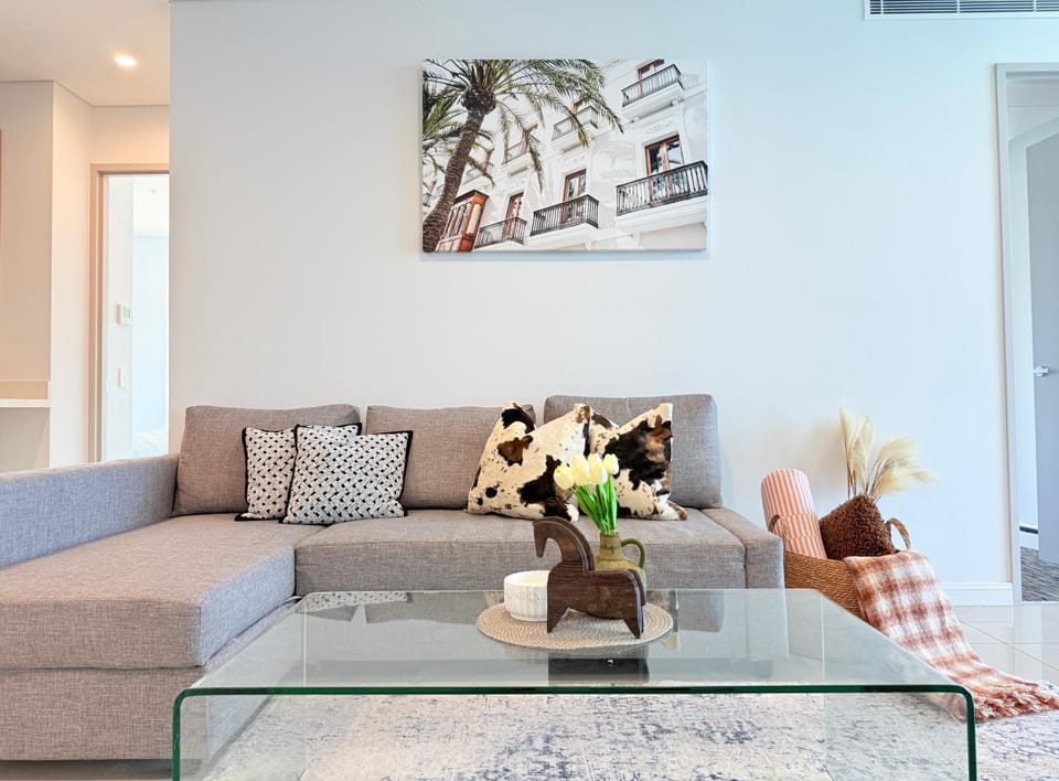 Gold Coast Retreat 3BR 2BA Sofa Bed Free Parking Apartment in Surfers Paradise