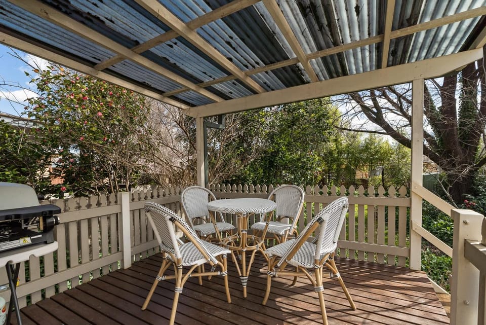 Elm Tree Cottage - Cosy Home Close to Cook Park House in Orange