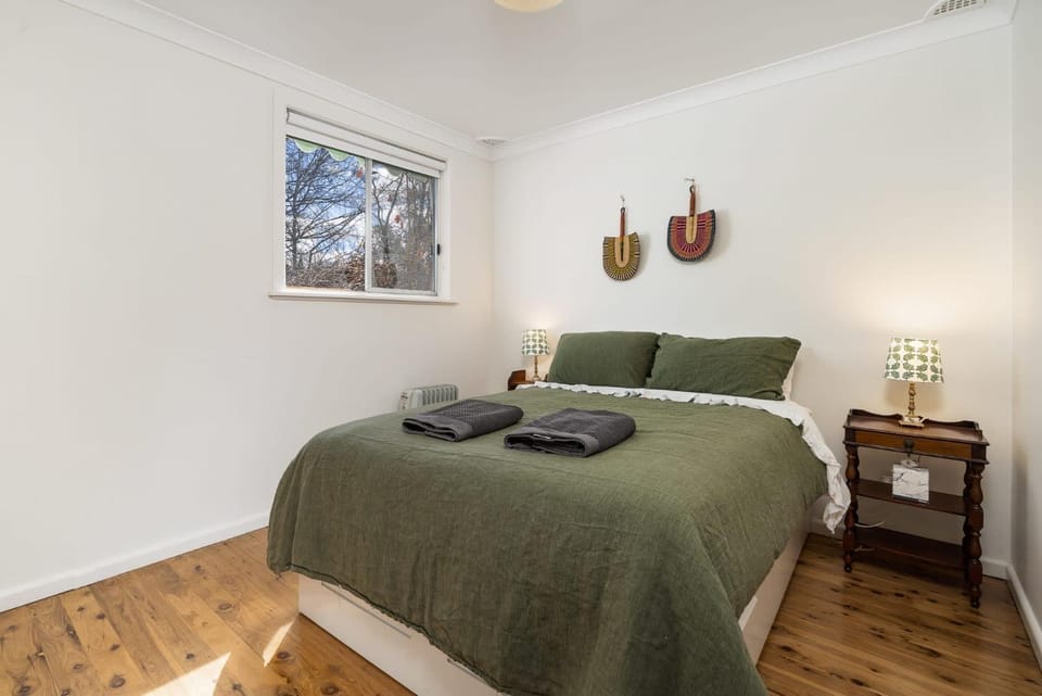 Elm Tree Cottage - Cosy Home Close to Cook Park House in Orange