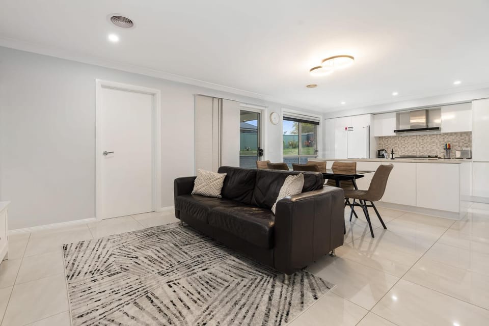 Japonica Dream - Modern Family Home Free Wifi House in Orange