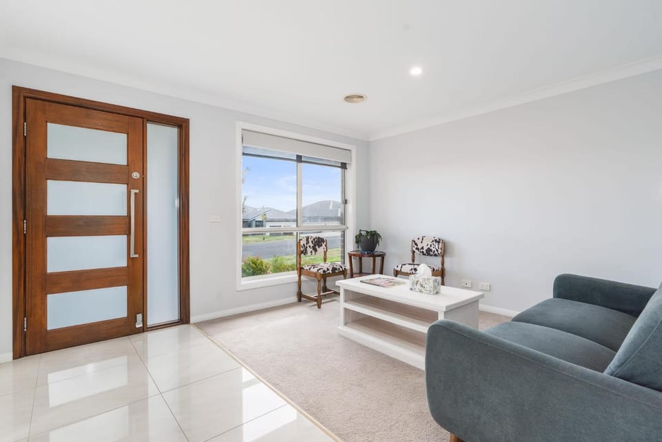 Japonica Dream - Modern Family Home Free Wifi House in Orange