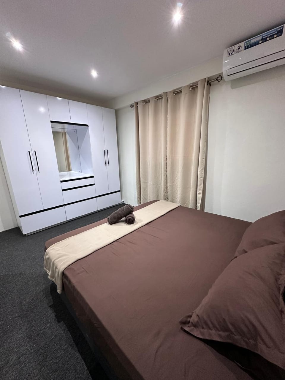 Bed, Photo of the whole room, Bedroom, air conditioner