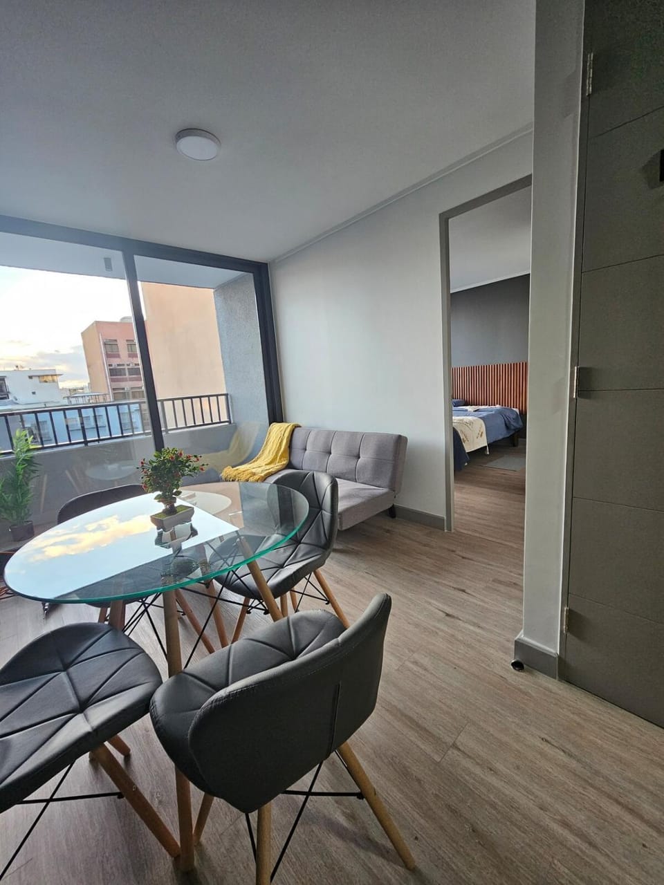Departamento minutos de Movistar Arenas, La Moneda, Plaza de Armas en pleno Centro de Santiago Apartment in Santiago