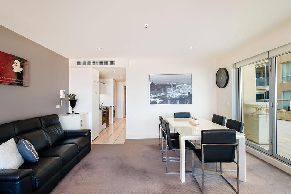 Belle Escapes - Oceanfront Luxe at The Pier Apartment in Adelaide