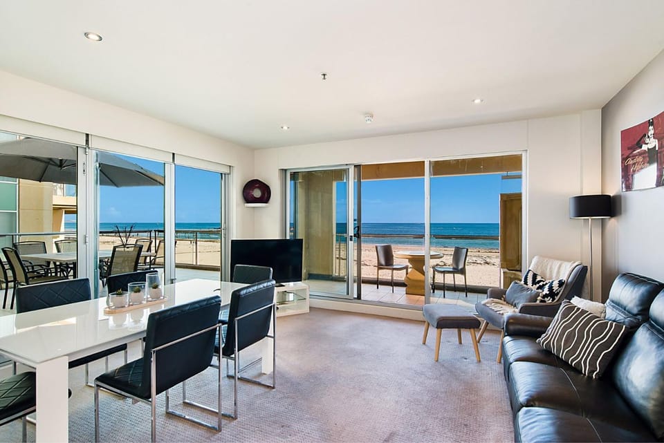 Belle Escapes - Oceanfront Luxe at The Pier Apartment in Adelaide