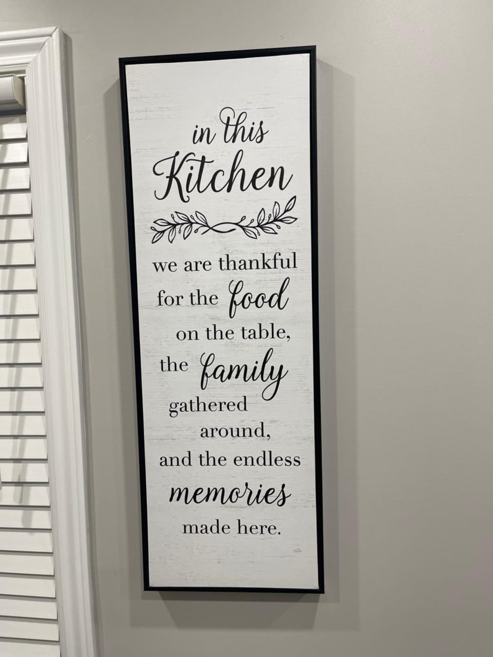 Kitchen or kitchenette, Text overlay