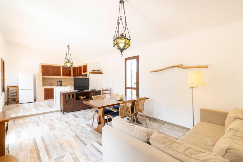 Communal lounge/ TV room, Kitchen or kitchenette, Living room, Seating area, Evening entertainment