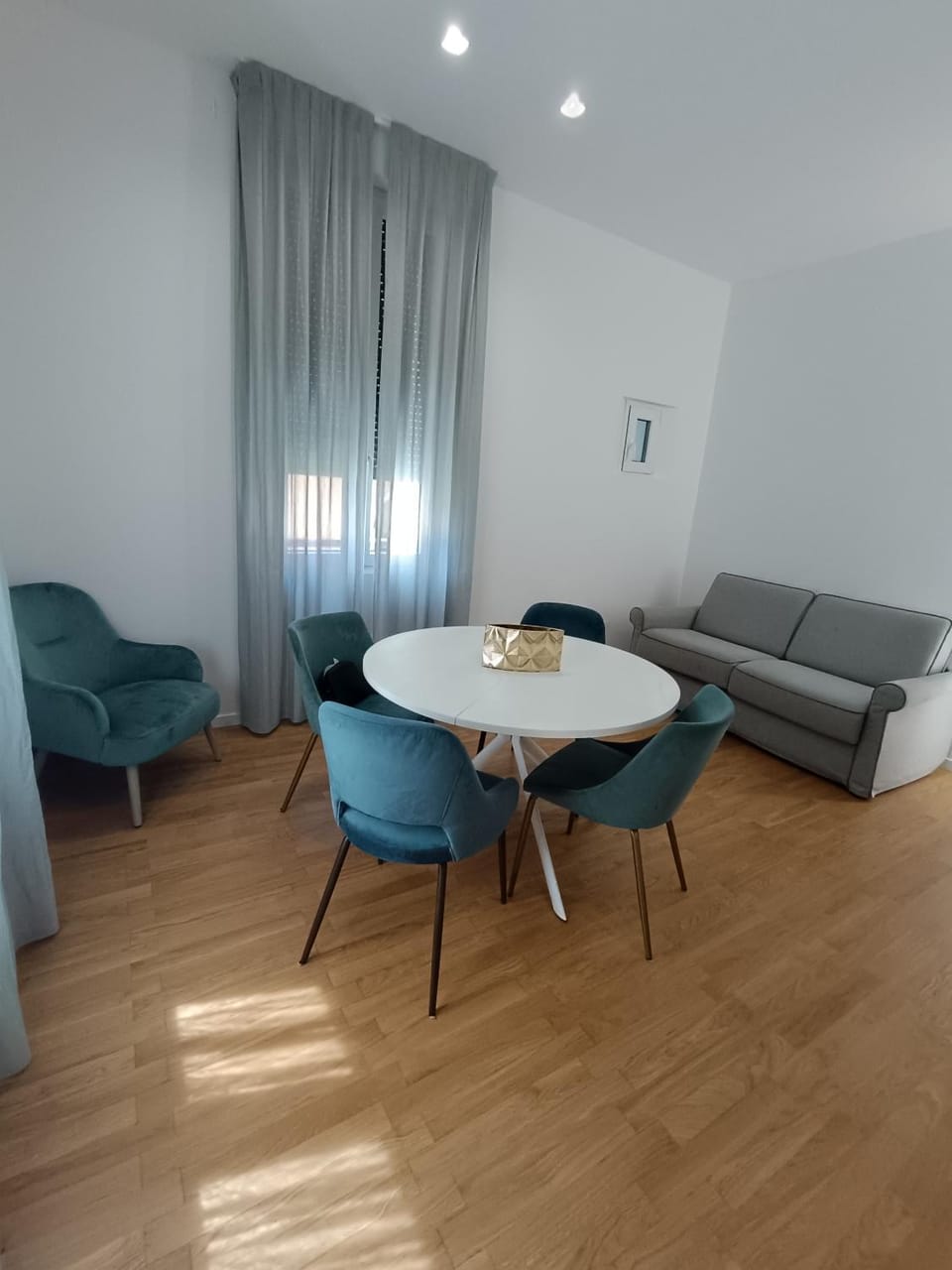 Communal lounge/ TV room, Living room, Dining area